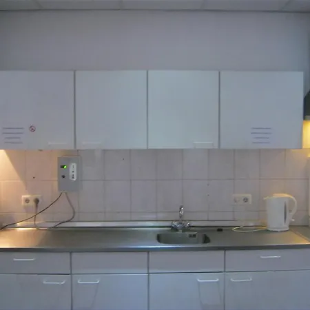 Hostel Pension Zevenbergen *