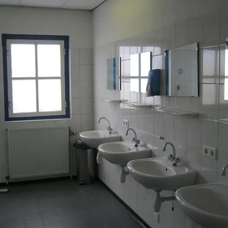 泽芬贝亨旅馆 *