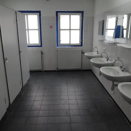 泽芬贝亨旅馆 * 泽文伯根